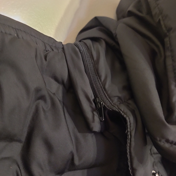 Black hooded jacket size 18/20 - Picture 4 of 5